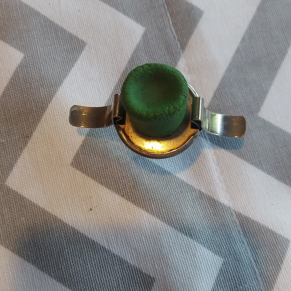 * EKCO USA Bull Dog Push Button Bottle Stopper with Handle, Pat#2446661 Vintage